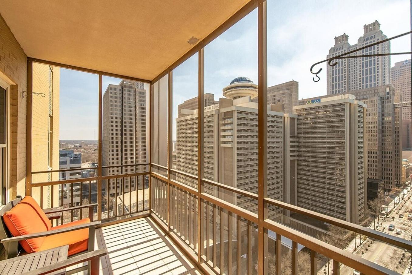 High Rise Downtown Condo With Skyline View 亚特兰大 外观 照片